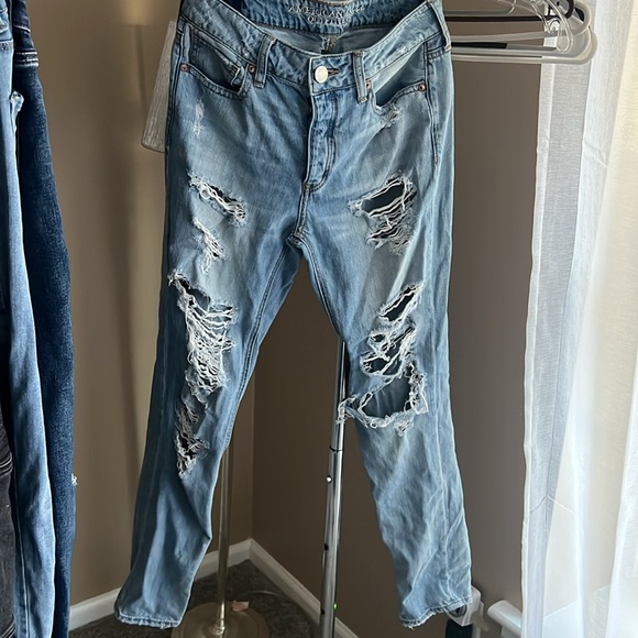 American Eagle Tomgirl distressed denim - Picture 2 of 3